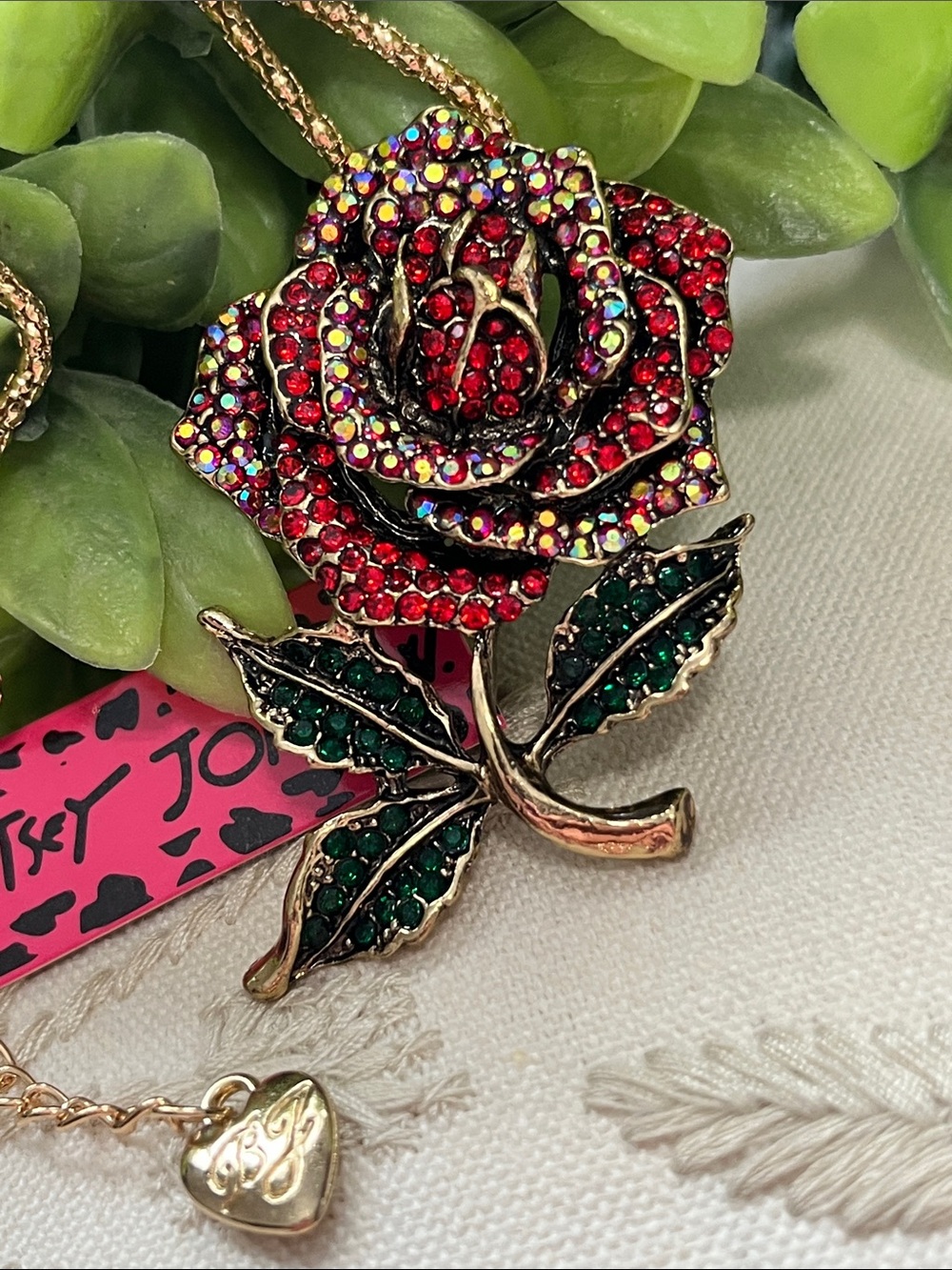 Betsey Johnson  Crystal Rose Pendant Necklace w/Red,Maroon,Green accents⭐️🆕⭐️
